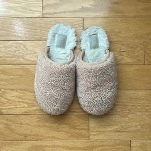 Blush UGG Slippers sz. 9